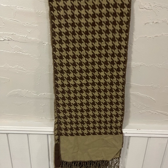 Tan/ brown scarf - Picture 4 of 4